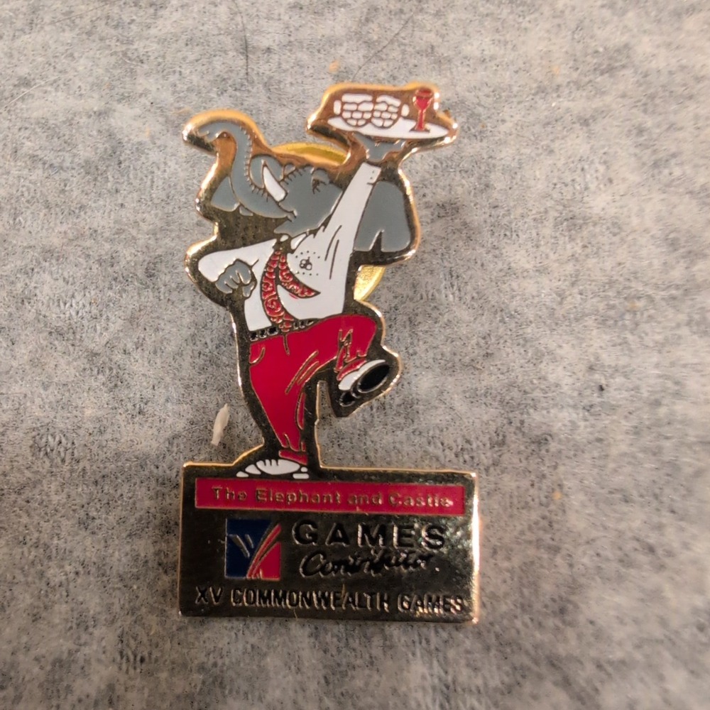 XV Commonwealth Games Contributor Pin The Elephant and Castle Mascot Victoria 19 - Picture 1 of 3